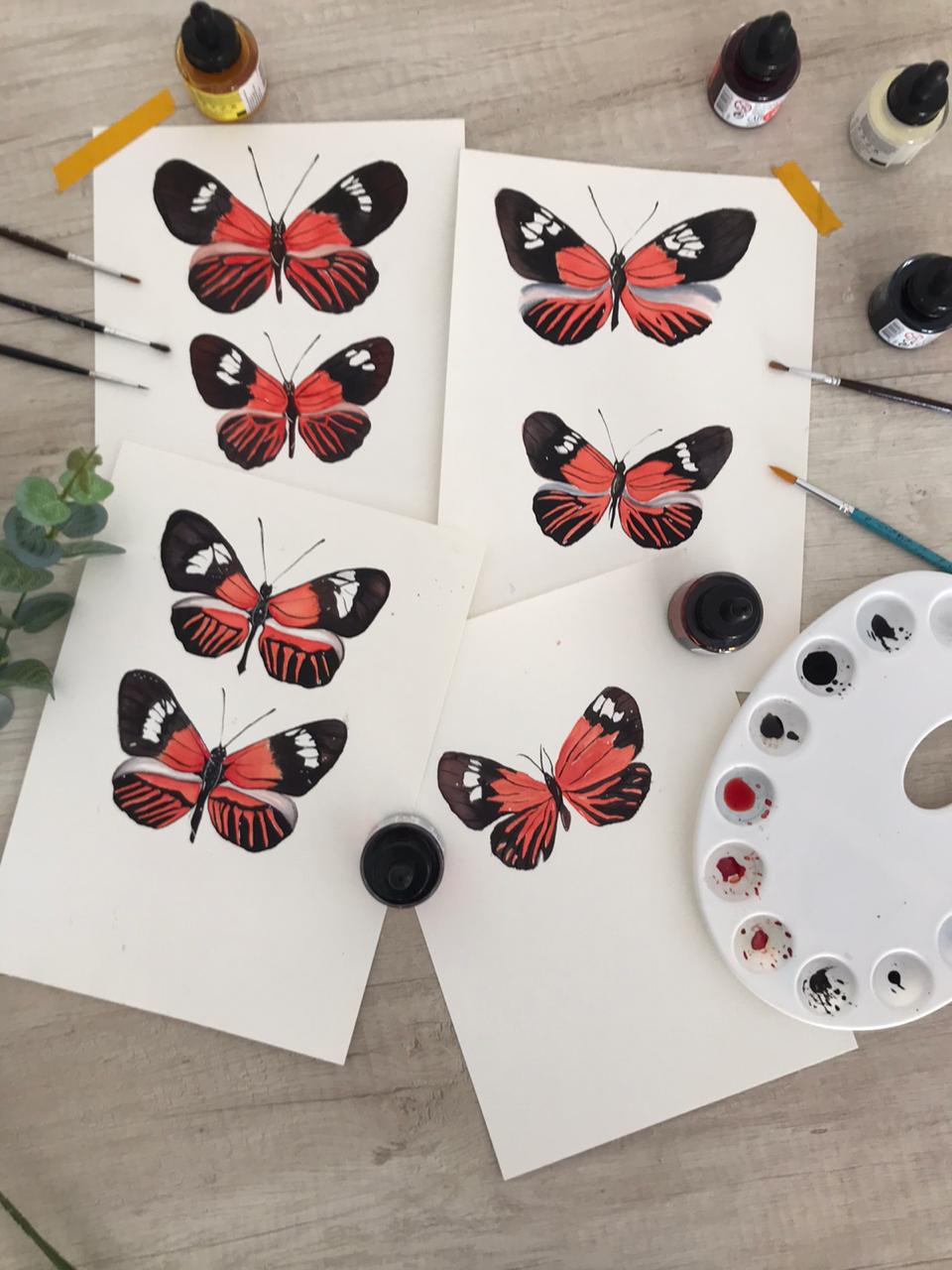 Borboletas coloridas desenhadas à mão